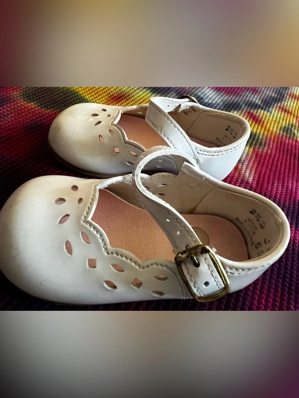 Vintage 90s DYNA KIDS White Mary Janes Cutout Scalloped Shoes Size 2